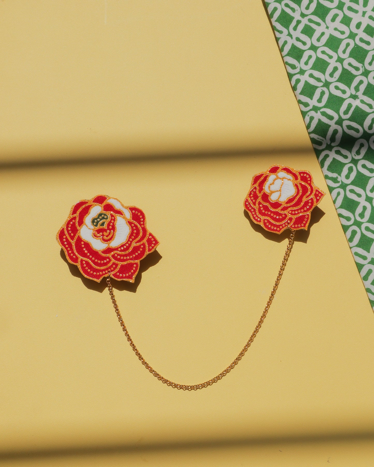 Kuntum Emas Batik Kerongsang Chain