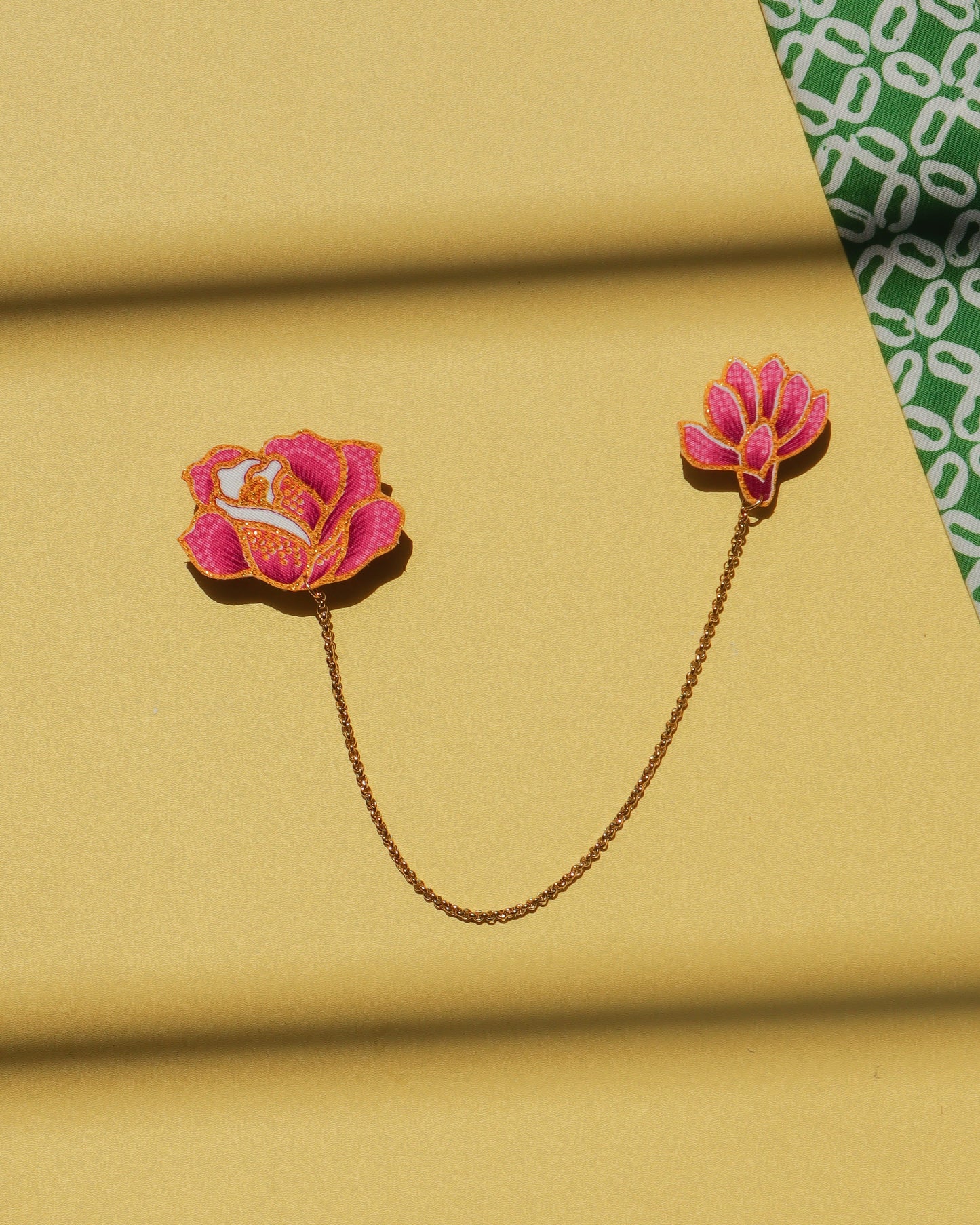 Mawar Kencana Batik Kerongsang Chain