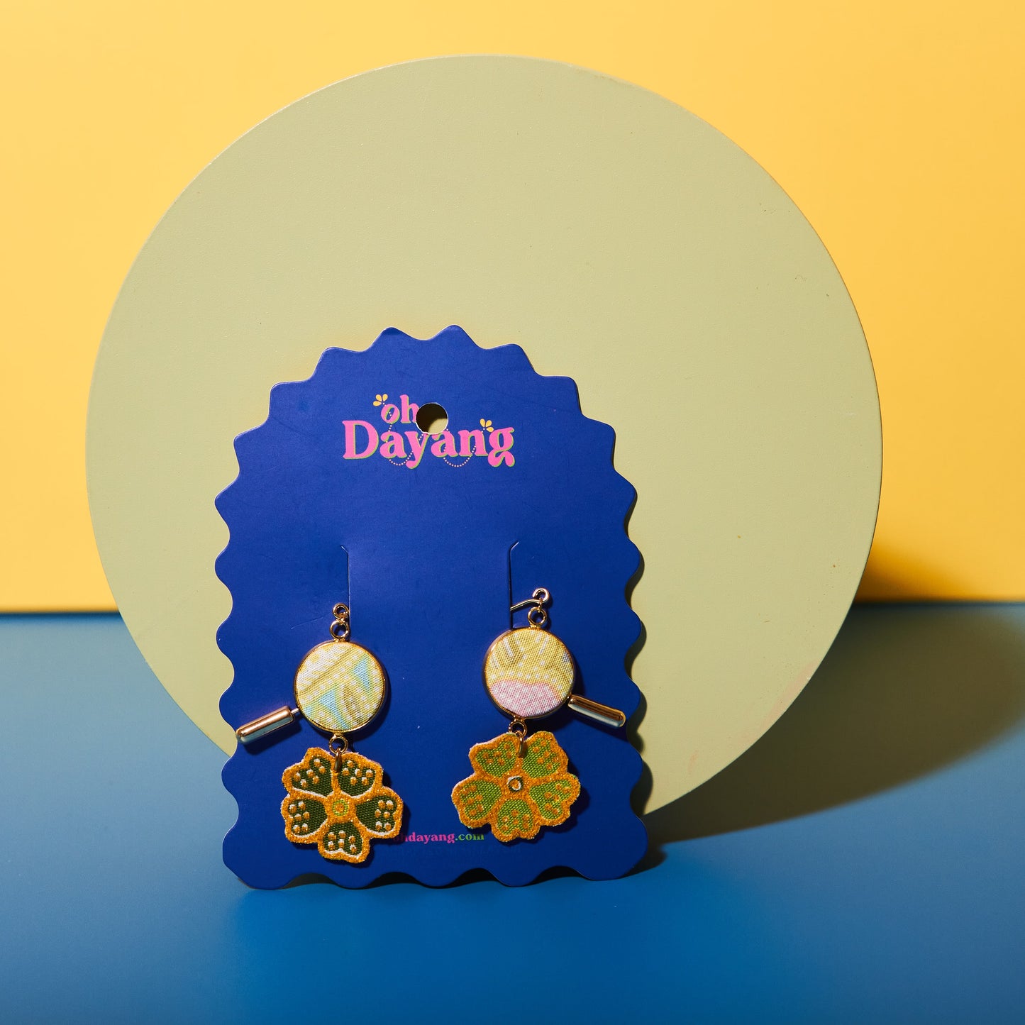 Dangles Bunga Batik Pins