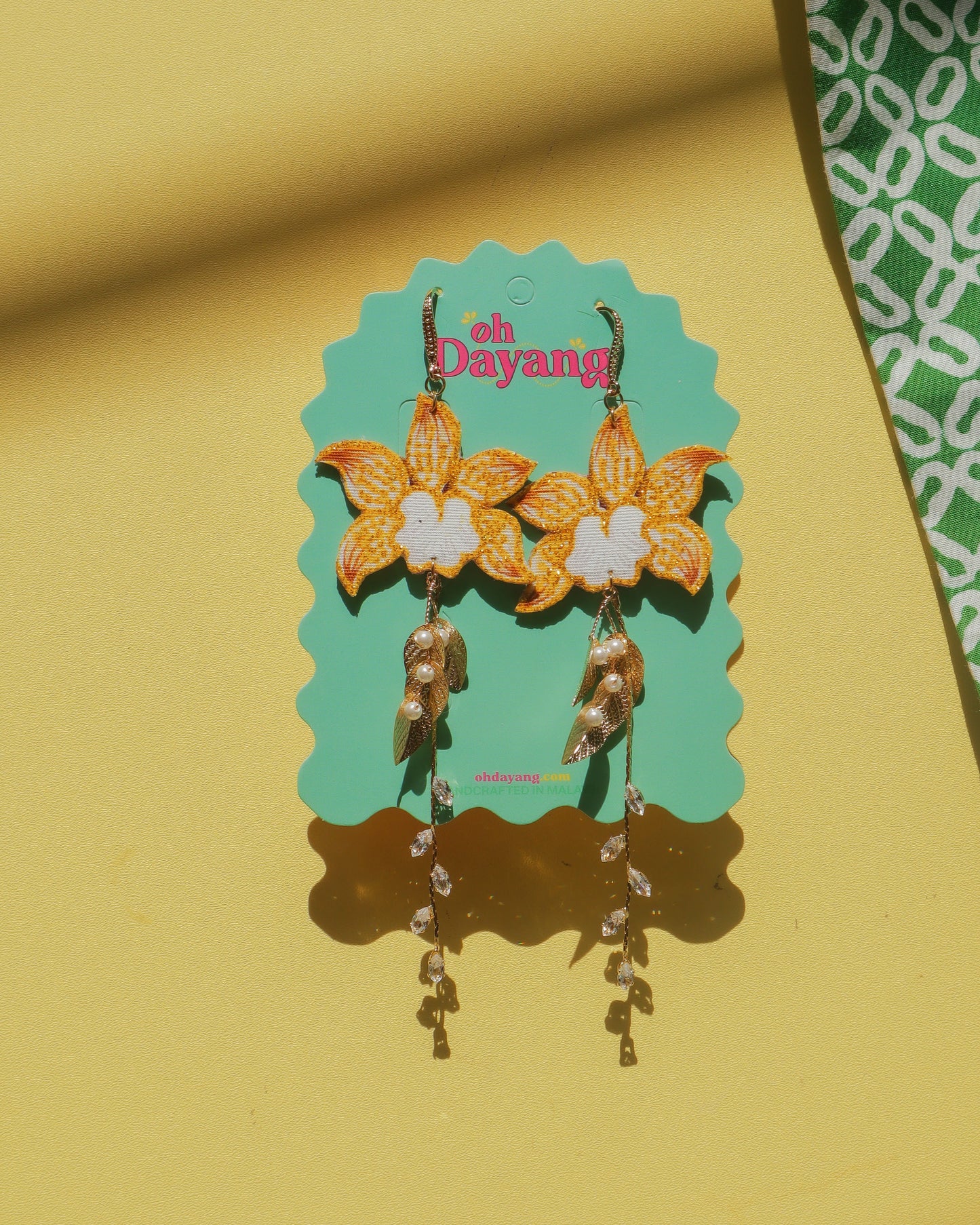 Luruh Emas Batik Dangle Hook Earrings