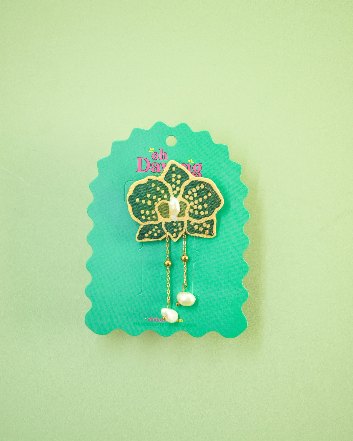 Orked Mutiara Dangle Brooch