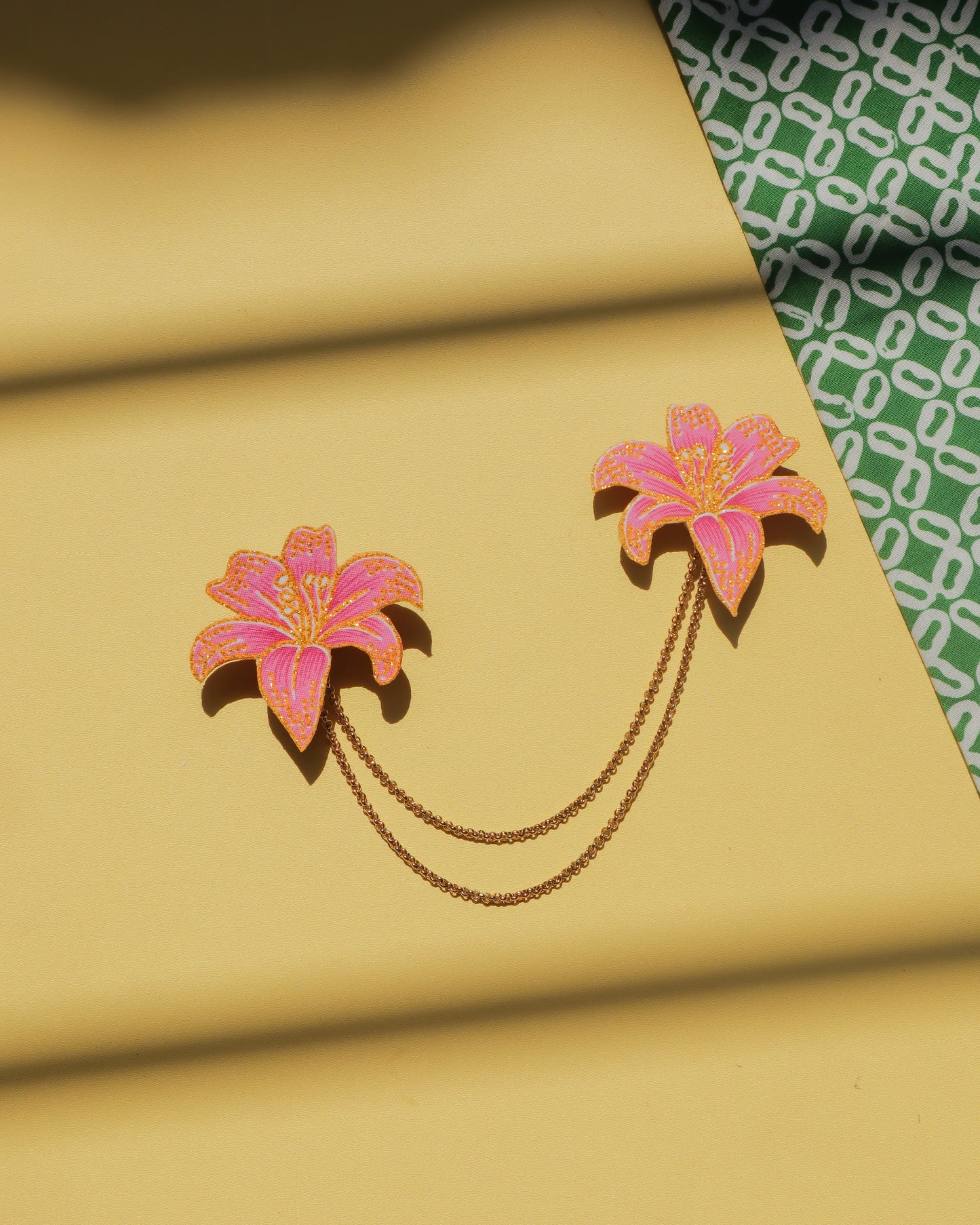 Seri Bakung Batik Kerongsang Chain