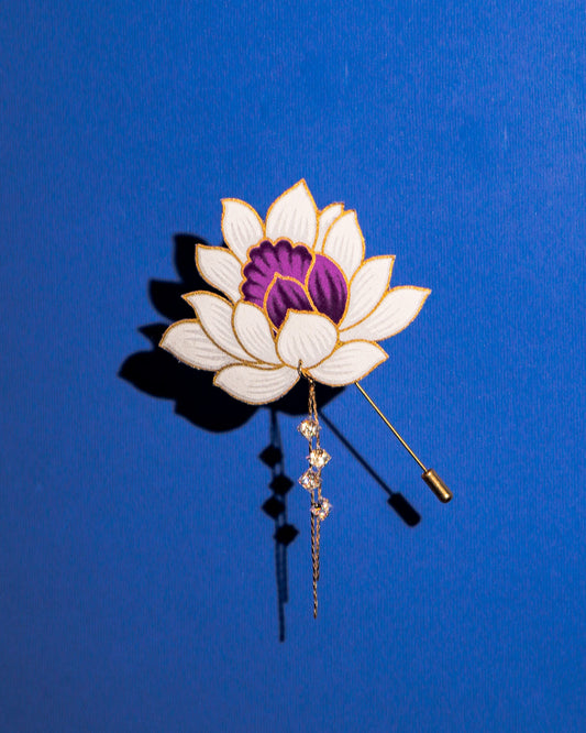 Teratai Nadi Batiik Dangle Lapel Pin